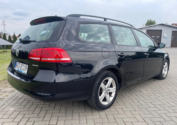 Volkswagen Passat cena 28900 przebieg: 245000, rok produkcji 2013 z Pilawa małe 529